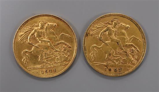 An Edward VII gold half sovereign, 1907 and a George V gold half sovereign, 1911.
